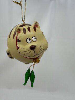 Source Unknown Cream and Brown Cat Ornament with Green Fish